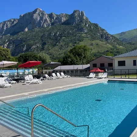 Complexe Des Oustalous * Les Cabannes (Ariege)